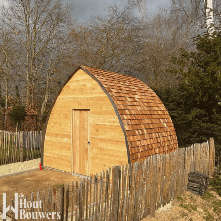 Tuinberging bouwen in ceder shingles en kastanje